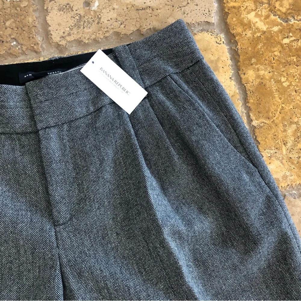 BANANA REPUBLIC - NWT WOOL BERMUDA SHORTS + MARTIN FIT/WOMENS SIZE 8